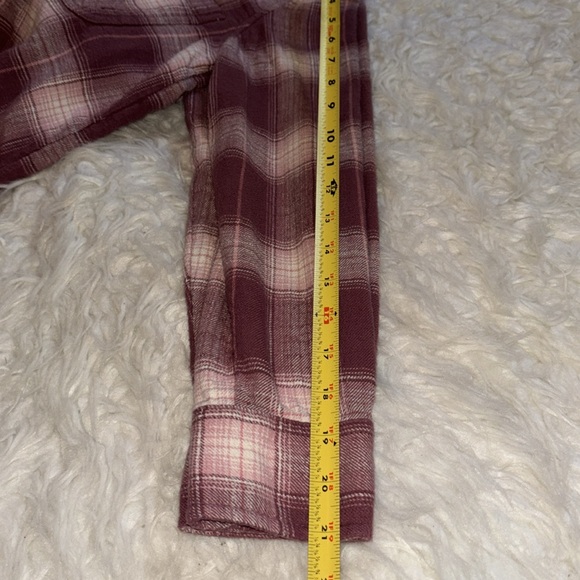 Lucky BrandšFlannel Plaid Button Front Pink Plaid Cropped Hoodie, Size Small - Picture 11 of 14